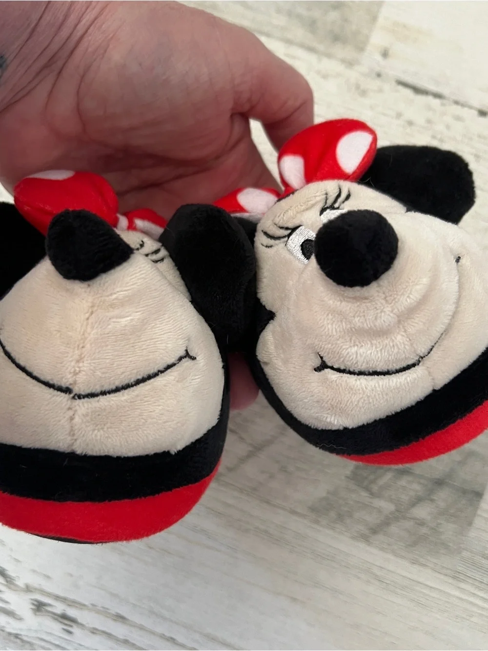 Disney Minnie Mouse Plush Slippers Baby Toddler Girls Size 5/6 Red Polka Dot